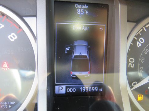 Used 2017 Toyota Tacoma SR5 w/ Tow Package image 12