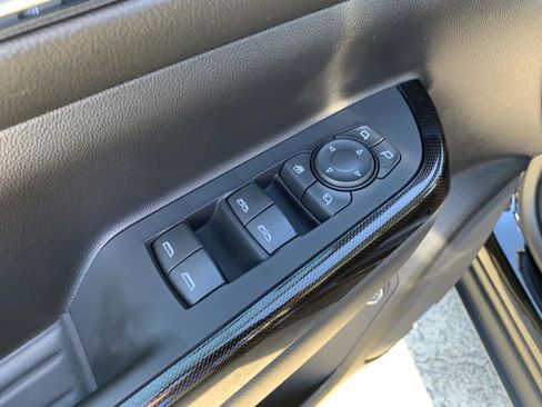 Used 2023 GMC Acadia AT4 w/ Technology Package image 9