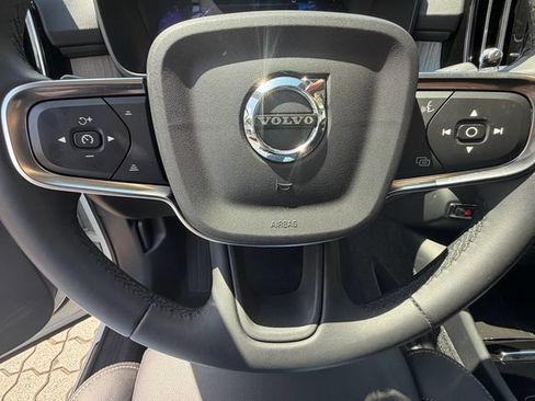 Certified 2024 Volvo XC40 B5 Ultimate w/ Protection Package Premier AWD/4WD image 25