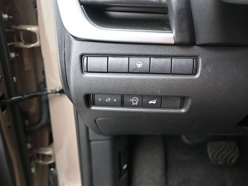 Used 2025 Nissan Rogue SV AWD/4WD image 13