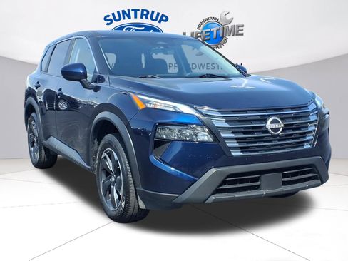 Used 2024 Nissan Rogue SV image 2