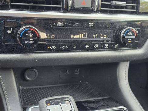Used 2025 Nissan Pathfinder SV FWD image 20