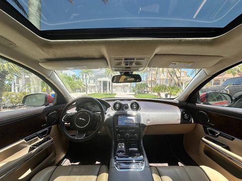 Used 2014 Jaguar XJ L Portfolio RWD image 9