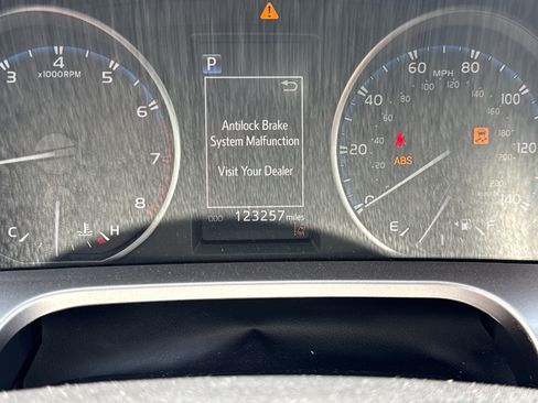 Used 2018 Toyota RAV4 LE w/ All Weather Liner Package AWD/4WD image 15