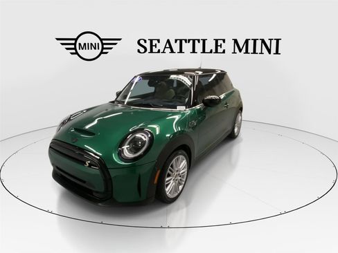 Certified 2024 MINI Cooper SE image 4