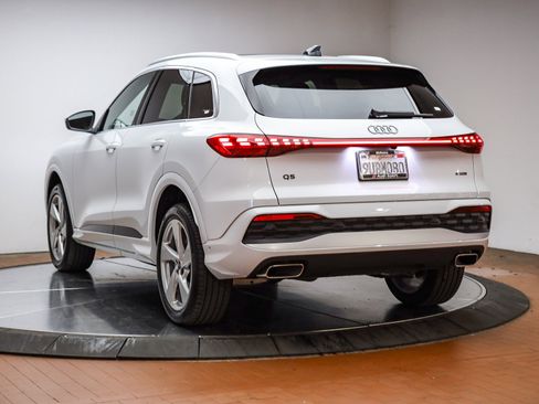 Certified 2025 Audi Q5 2.0T Premium Plus w/ Premium Plus image 9