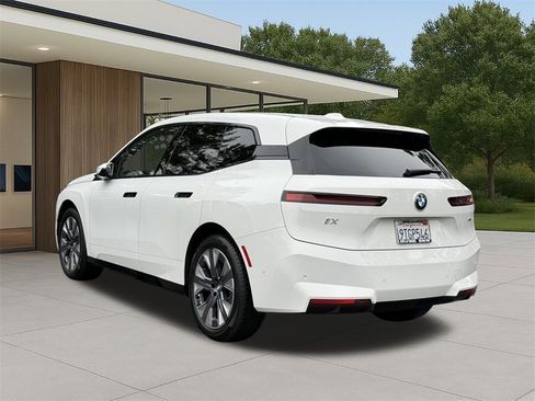 Used 2026 BMW iX xDrive45 w/ Premium Package image 10