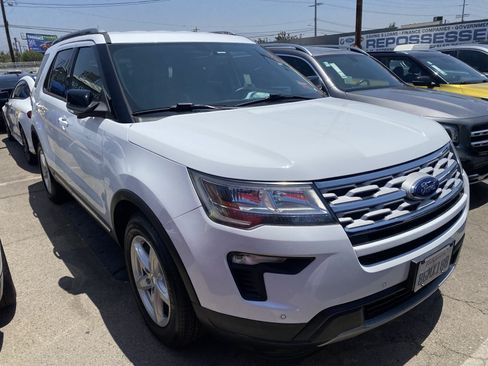Used 2018 Ford Explorer XLT w/ Equipment Group 202A FWD image 8