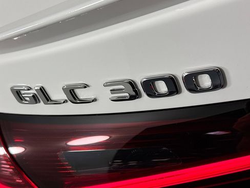 Used 2025 Mercedes-Benz GLC 300 GLC 300 image 8