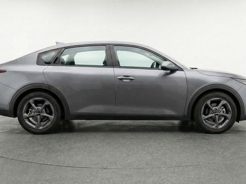 Used 2025 Kia K4 LXS image 11