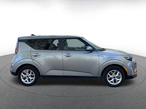 Used 2025 Kia Soul LX w/ LX Technology Package image 8