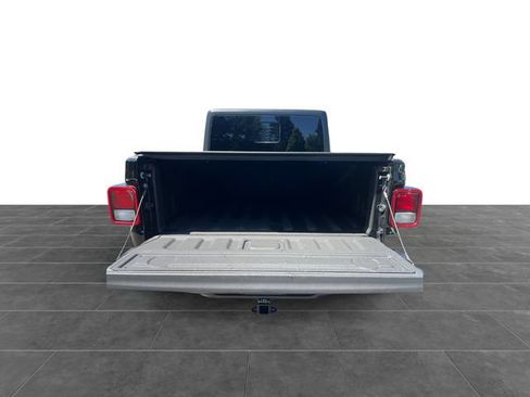 Used 2021 Jeep Gladiator Overland AWD/4WD image 18