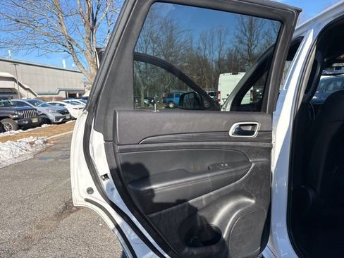 Certified 2022 Jeep Grand Cherokee Laredo X image 33