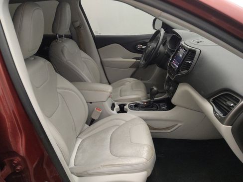 Used 2019 Jeep Cherokee Limited FWD image 21