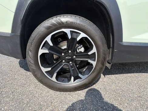Used 2025 Chevrolet Equinox LT w/ Safety and Technology Package FWD image 9