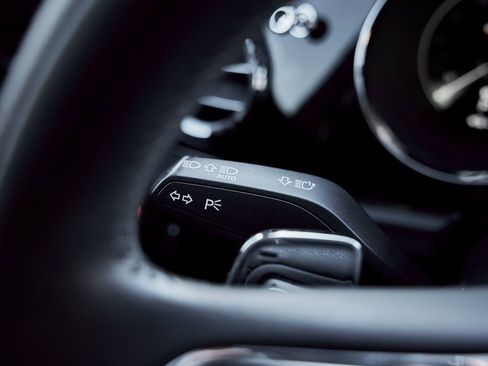 Used 2022 Bentley Bentayga image 54