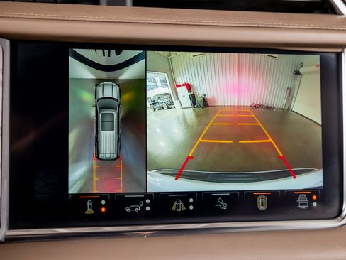 Used 2024 GMC Yukon Denali w/ Advanced Technology Package AWD/4WD image 12