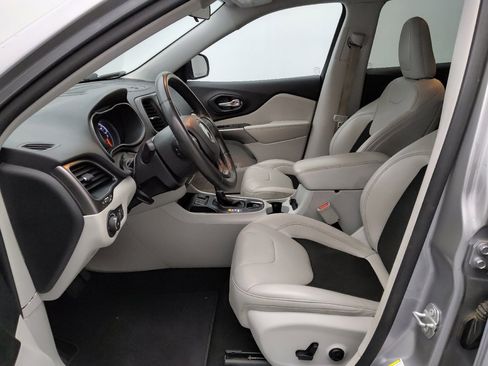 Used 2020 Jeep Cherokee Latitude Plus FWD image 17