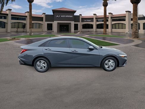 New 2026 Hyundai Elantra SE FWD image 9