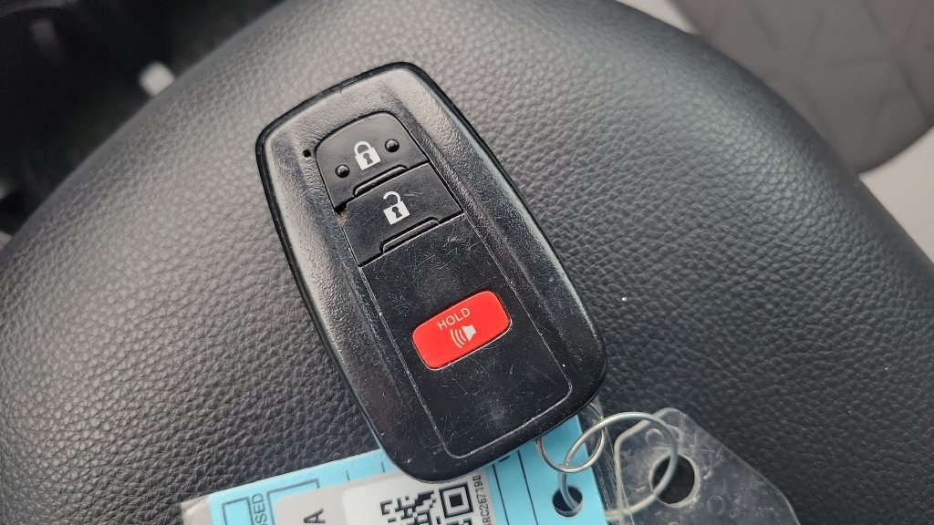 Used 2024 Toyota RAV4 XLE FWD image 27