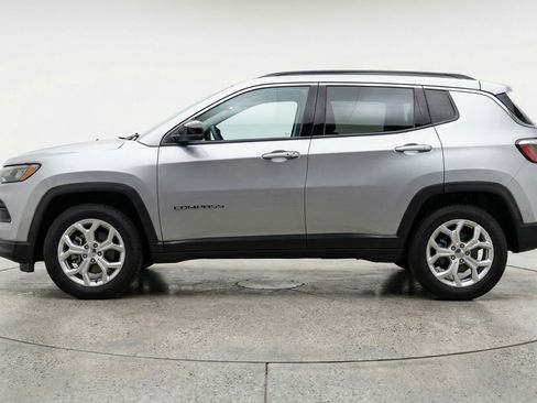 Used 2025 Jeep Compass Latitude image 5