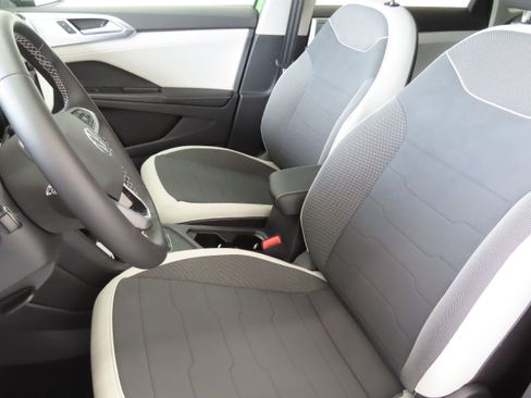 New 2025 Volkswagen Taos SE image 12