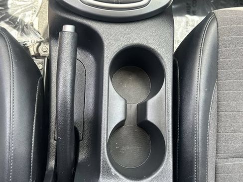 Used 2021 Kia Seltos S FWD image 19