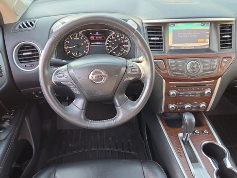 Used 2017 Nissan Pathfinder Platinum FWD image 11