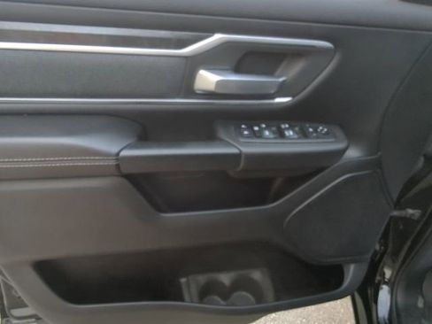 Used 2019 RAM 1500 Big Horn AWD/4WD image 11