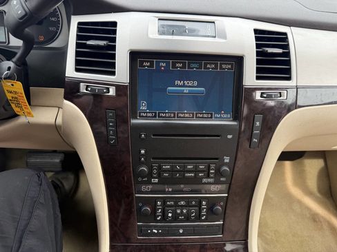 Used 2008 Cadillac Escalade AWD image 26