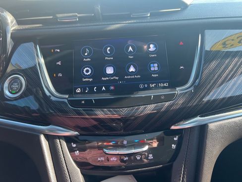 Used 2023 Cadillac XT6 Premium Luxury w/ Technology Package image 5