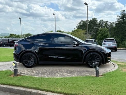 Used 2024 Tesla Model Y Long Range AWD/4WD image 8
