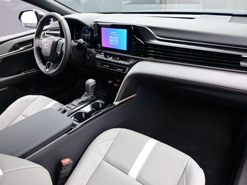 Used 2026 Toyota Camry SE image 16