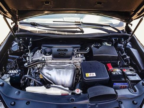 Used 2017 Toyota Camry XSE w/ Moonroof Package image 32