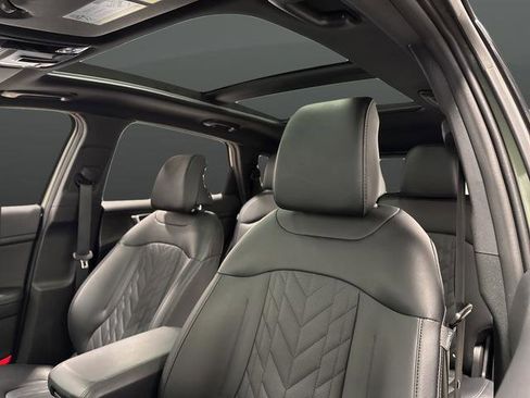 Used 2025 Kia Sportage X-Line w/ Premium Package image 7