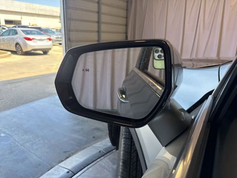 Used 2024 Cadillac XT4 Premium Luxury FWD image 19