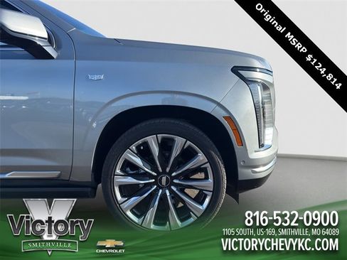 Used 2025 Cadillac Escalade Premium Luxury Platinum image 21