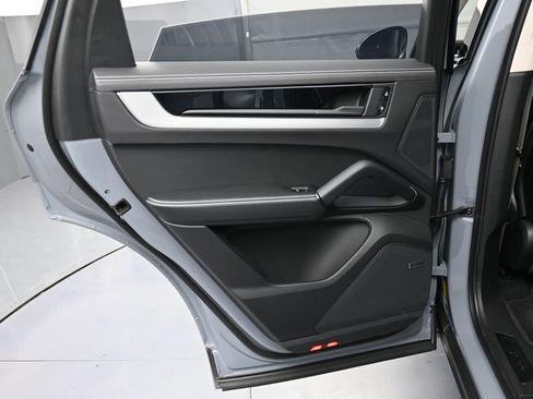 Certified 2025 Porsche Cayenne Turbo image 23