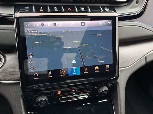 Used 2022 Jeep Grand Cherokee Limited 4xe image 20