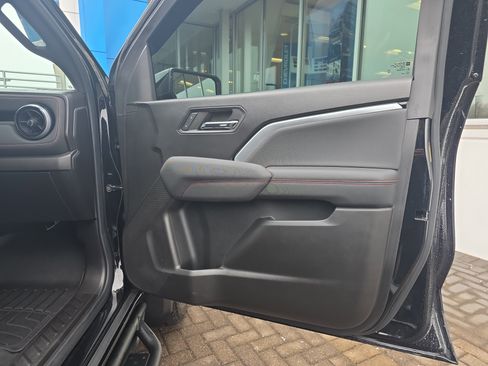 Used 2023 Chevrolet Colorado Z71 w/ Z71 Convenience Package 2 image 31