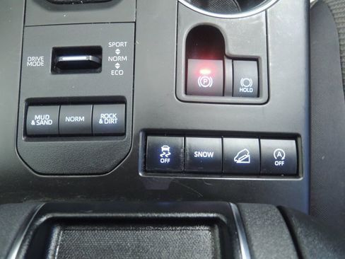 Used 2022 Toyota Highlander LE image 20