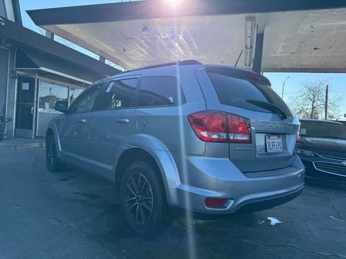 Used 2019 Dodge Journey SE image 10