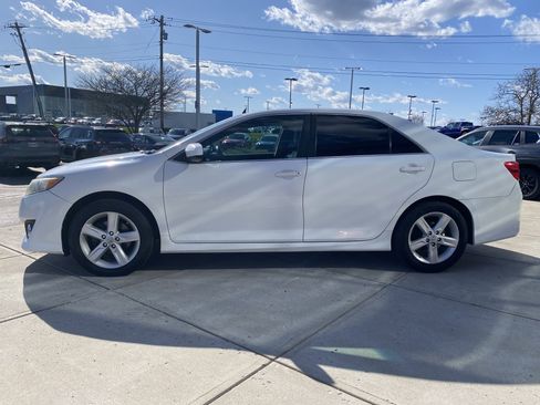 Used 2012 Toyota Camry SE image 4