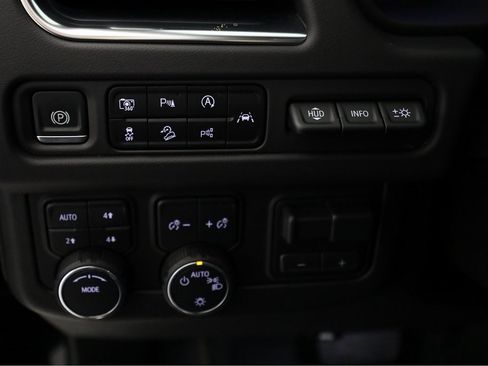 Used 2024 Chevrolet Suburban High Country w/ Advanced Technology Package image 23