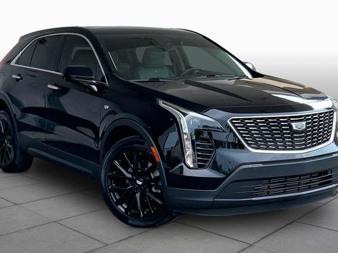 Used 2023 Cadillac XT4 Luxury w/ LPO, Onyx Lite Package FWD image 3