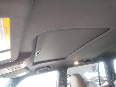 Used 2024 Nissan Armada Platinum w/ Captain's Chairs Package RWD image 32