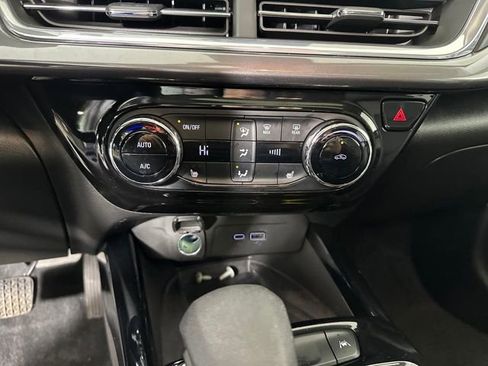 Used 2024 Chevrolet Trax ACTIV w/ Sunroof Package image 23