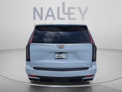 Used 2021 Cadillac Escalade Premium Luxury w/ Driver Assist Tech Package AWD/4WD image 4