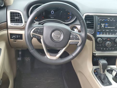 Used 2017 Jeep Grand Cherokee Limited AWD/4WD image 12