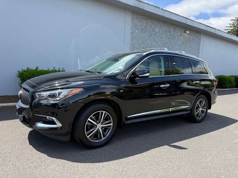 Used 2019 INFINITI QX60 Luxe w/ Essential Package AWD/4WD image 2